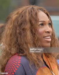 401 photos et images haute résolution de Serena Johnson