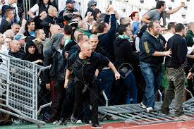 Jun 17, 2021 · des stades pleins, une ambiance brûlante et des visages découverts. Budapest 22 September Hooligans Von Ftc Auf Dem Spielfeld Zu Brechen Wahrend Ferencvaros Gegen Ujpest Otp Bank Liga Fussballspiel Im Puskas Stadion Am 22 September 2013 In Budapest Ungarn Lizenzfreie Fotos Bilder