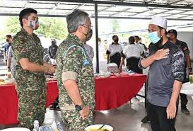 Sultan of pahang is the title of the hereditary constitutional head of pahang, malaysia. Ydp Agong Dan Ebit Liew Bertemu Bantu Mangsa Banjir Pahang Astro Awani