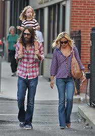 Kate hudson has never officially confirmed when she and black crowes rocker chris robinson got engaged, but it's widely known that she moved into his nyc apartment four days after their first date in 2000. Chris Robinson Kate Hudson Ryder Russell Kate Hudson Style Muse Fashion