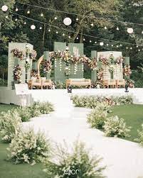 Kebanyakan orang merayakan moment pada saat pernikahanya dengan meriah. 70 Inspirasi Dekorasi Pelaminan Minimalis Modern Hingga Klasik Idewedding
