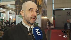 A szamosújvári kereskedelmi középiskola diákjainak műkedvelő színi előadásain tűnt fel. Interju Kovacs Zoltan Allamtitkarral A Hohe Jagd Fischerei Kiallitason 2019 02 21 24 Youtube