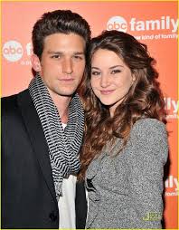 Shailene woodley has had 2 relationships who is shailene woodley dating right now? Who Is Divergent Actress Shailene Woodley S Boyfriend Dailyentertainmentnews Com