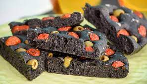 Se state comprando pane al carbone vegetale state semplicemente comprando del pane colorato di nero che, oltretutto, non rispetta la normativa vigente in materia di produzione di pane. Impasto Pizza Nero Al Carbone Vegetale Silvio Cicchi
