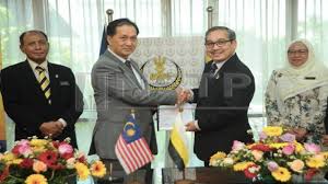 According to convention, the menteri besar is the leader of the majority party or largest coalition party of the perak. Zainal Azman Setiausaha Kerajaan Negeri Perak Baharu