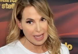 Lo sfogo di Barbara D'Urso: "La giuria vuole da me il trash? Mi attacco al  lampadario e gli tolgo i pantaloni"