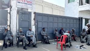 स्लॉटर हाउस का काला सच:अफसरों की मेहरबानी और सिस्टम की छांव में कैसे पनपा  असलम चमड़ा का साम्राज्य - Inside The Slaughterhouse Scandal: How Official  Favors Helped Aslam ...