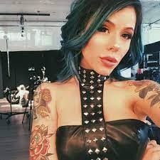 Geraldine Becker's Instagram, Twitter & Facebook