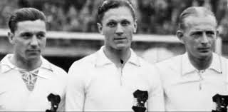 Nasceu em viena, filho de um checo que tinha emigrado da boémia morávia natal para a capital. La Historia De Josef Bican El Desconocido Maximo Goleador De Todos Los Tiempos Deportes Biobiochile