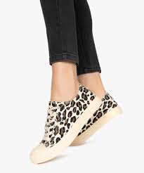 Une chaussure de tennis vous offre le maintien nécessaire pour jouer en toute sécurité et limite le notre équipe de passionnés de la petite balle jaune a conçu ce modèle de chaussure de tennis pour. Tennis Et Baskets Femme Pas Cheres Gemo