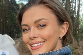 Joanna Opozda z synem na rękach czaruje fanów. W jeansowej kurtce wyglądała  bosko. Vincent? Sama słodycz