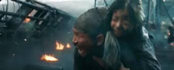 During the japanese colonial era, roughly 400 korean people, who were forced onto battleship island (hashima island) to mine for coal, attempt to a . êµ°í•¨ë„ ì „ìŸ ê³ í†µ Gif The Battleship Island Korean Movie Discover Share Gifs