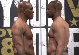 The two boxing legends hopped on the scale in los angeles with former heavyweight champion mike tyson recording 220.4. Q D1w6lmwx70m