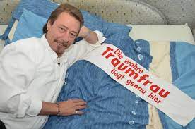 Ein herzensguter mensch, die seele vom gemeindebau, der liebenswerteste detektiv österreichs ist leider von uns gegangen, heißt es in einem . Herr Doser Aus Dem Gemeindebau Sucht Seine Traumfrau Rudolfsheim Funfhaus