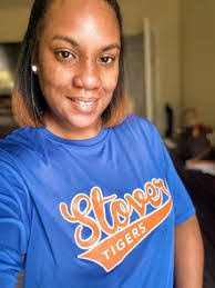 Leslie Stover's Instagram, Twitter & Facebook