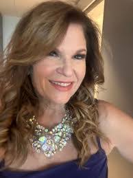 Jane Rath's Instagram, Twitter & Facebook