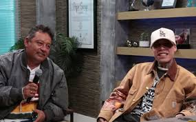 Santa Fe Klan invita a su papá a entrevista | VIDEO- Grupo Milenio