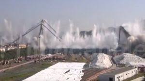 Ponte morandi, 3 anni dal crollo nella pioggia il 14 agosto 2018 il viadotto genovese collassava causando 43 vittime. Genova Ponte Morandi Non Esiste Piu L Esplosione Delle Pile 10 E 11