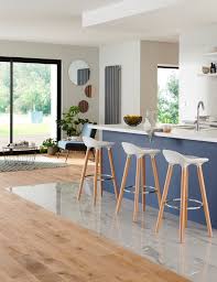 On Mixe Le Carrelage Effet Marbre Blanc Et Parquet Naturel Pour Un Look Aussi Tendance Qu Authentique Meuble Hall D Entree Idee Amenagement Salon Carrelage