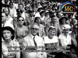 Tanah melayu mencapai kemerdekaan pada tahun 1957 setelah dijajah oleh kuasa asing. Gambar Rakyat Semasa Pengisytiharan Kemerdekaan Tanah Melayu Google Search Baseball Cards Mcs Movie Posters