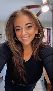 Renee Timm's Instagram, Twitter & Facebook