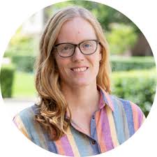 Kelly Maynard's Instagram, Twitter & Facebook