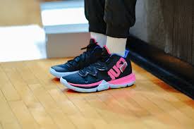 Handle the rock, cut on a dime, and drain jumper after jumper in a pair of kyrie irving shoes. What Pros Wear Kyrie Irving S Nike Kyrie 5 Shoes What Pros Wear