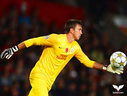 Bu noktalardan en önemlisi kaleci forması modelleri arasından doğru bir seçim yapmaktır. Fernando Muslera Bir Kaleciden Daha Fazlasi Barcin Sportmen Blog