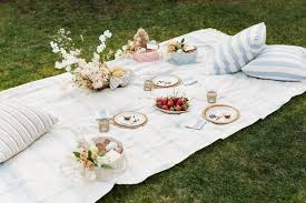 Fun Easter Picnic Ideas How To Throw Backyard Brunch In 2020 Easter Picnic Ideas Easy Easter Brunch Mothers Day Brunch