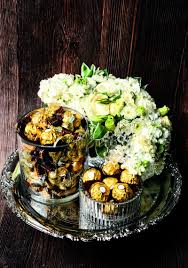Contoh gubahan hantaran untuk coklat contoh jul. Gubahan Hantaran Lebih Class Dengan Suntikan Bunga Segar Pesona Pengantin