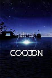 Alcuni Ospiti Di Una Comunita Per Anziani Della Florida Improvvisamente E Misteriosamente Riacquistano Energie Giovani 1980 S Movies Good Movies Movie Posters