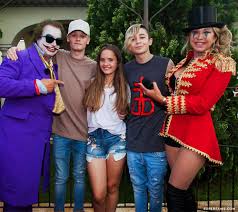 Hey guys, i just got my old account back so i will be active there ️ ️ i love you guys follow me… Johnny Orlando Fans Warn Him To Stay Away From This Rich Girl