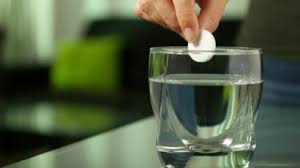 Prendre de l'aspirine est déjà déconseillé aux personnes âgées en bonne santé. Pourquoi Il Vaut Mieux Ne Pas Prendre De L Aspirine Tous Les Jours Femme Actuelle Le Mag