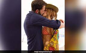 Jennifer lopez, 52, and ben affleck, 48, are showing their love off to the world. Aqwrlwm5t9luwm