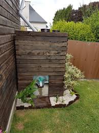 Cache Cuve En Palette Amenagement Jardin Cabanon De Jardin Jardin Patio