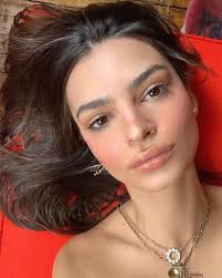 Model Emily Ratajkowski Has Said She S A Fan Of This Affordable Cleanser Something She Revealed W Emily Ratajkowski Makeup Emily Ratajkowski Fresh Face Makeup
