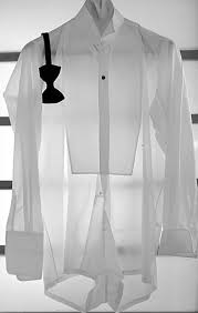 Sensuel, juste, tout est une question de précision. nouvelle identité, nouveau concept magasin et nouvelles lignes. Le Probleme De La Chemise Qui Sort Du Pantalon