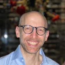 Leonard Garrett's Instagram, Twitter & Facebook