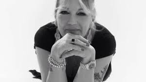 "Sei stata speciale" Amici di Maria de Filippi: il lutto sconvolge, ma la  verità è un'altra