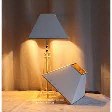 Nous voulons susciter l'envie à travers de produits simples, différents, avenants et design. Abat Jour Blanc Et Or Carre L Atelier Des Abat Jour