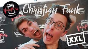 Catching up with... VICTOR PETERSEN (+BACKSTAGE) 🎭🦇