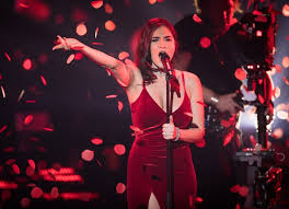 V tel avivu se v úterý večer začalo rozhodovat o letošním vítězi eurovision song contest. Me Ton Apollwna Symmetexei Fetos H Elbetia Eurovision Ert Gr 2020