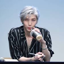 Leo Vixx I Have An Obsession Bout Kpop Stars Drinking With Straws Help Leo Vixx Jung Taekwoon