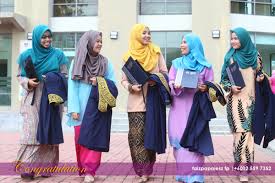 Istiadat konvokesyen uitm dijadualkan bermula pada 24 mac ini di kampus utama di shah alam dan diikuti 11 kampus cawangan iaitu di melaka, perlis, kedah, penang. Majlis Konvo Uitm Perak Ke 82 Faizpapaiesz12