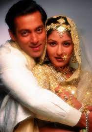 This is a fan page of the movie hum saath saath hain. Salman Khan Sonali Bendre In Hum Saath Saath Hain Bollywood Celebrities Beautiful Bollywood Actress Vintage Bollywood
