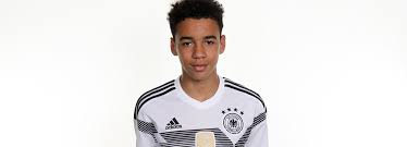 Bayern munich youngster jamal musiala confirms he has snubbed england to play for germany. Der Fc Bayern Schnappt Sich Chelsea Talent Jamal Musiala