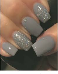 Maybe you would like to learn more about one of these? Graue Kurze Nagel Die Ich Als Nachstes Haben Muss Inspirierende Damen Nailar Silver Glitter Nails Classy Nails Winter Nails
