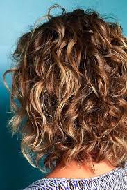 Haargelockte Frauen Balayage Lockige Frisuren Kurze Lockige Frisuren Kurzhaarfrisuren