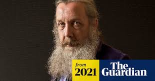 Olen täynnä fiktiota": Alan Moore ilmoittaa viisiosaisesta  fantasiaeepoksesta : r/books