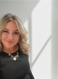 This studio cycle is in pristine, like new condition. $550 obo. You can  manually set workouts or purchase access to trainers/workouts via ifit. The  bike inclines 20% and declines 10% and is